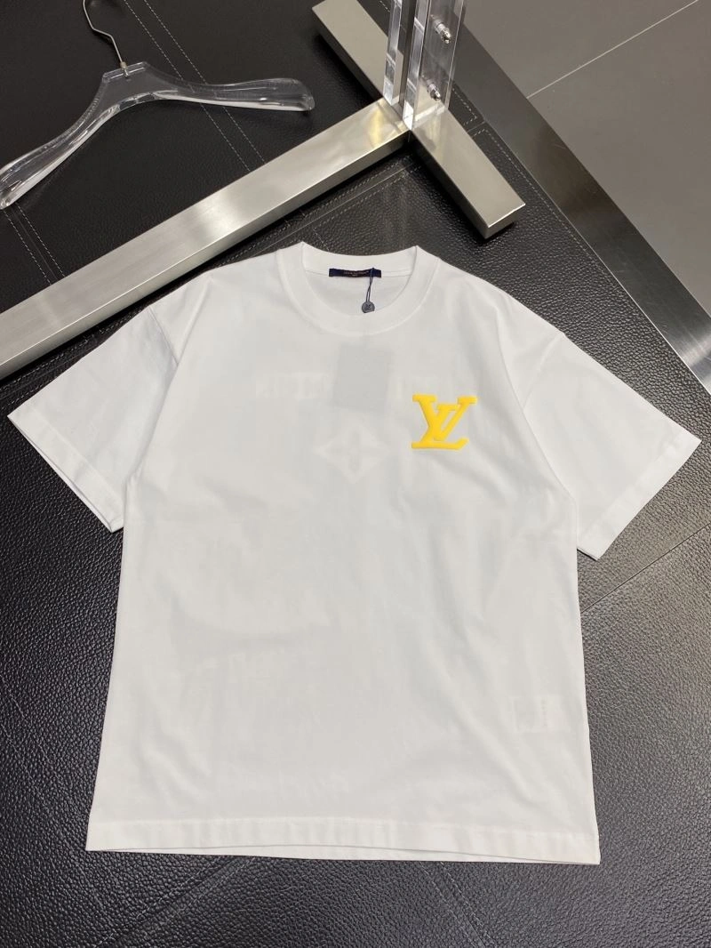 Sporty Louis Vuitton T-Shirts 135574