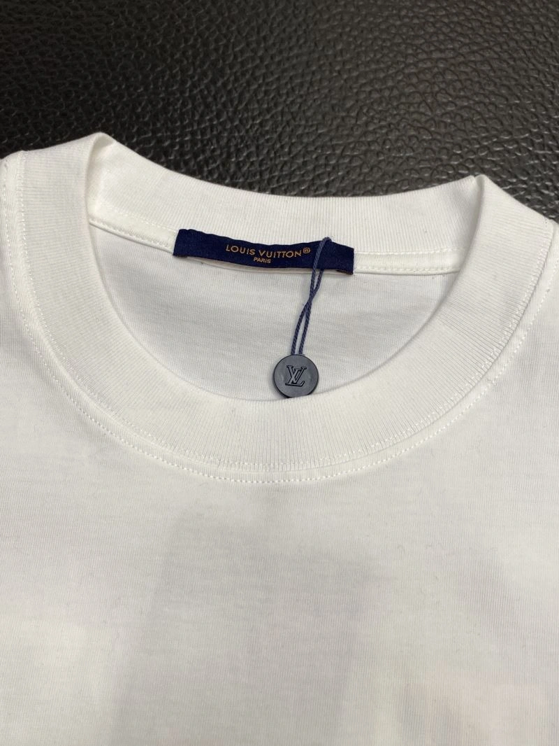 Sporty Louis Vuitton T-Shirts 135574