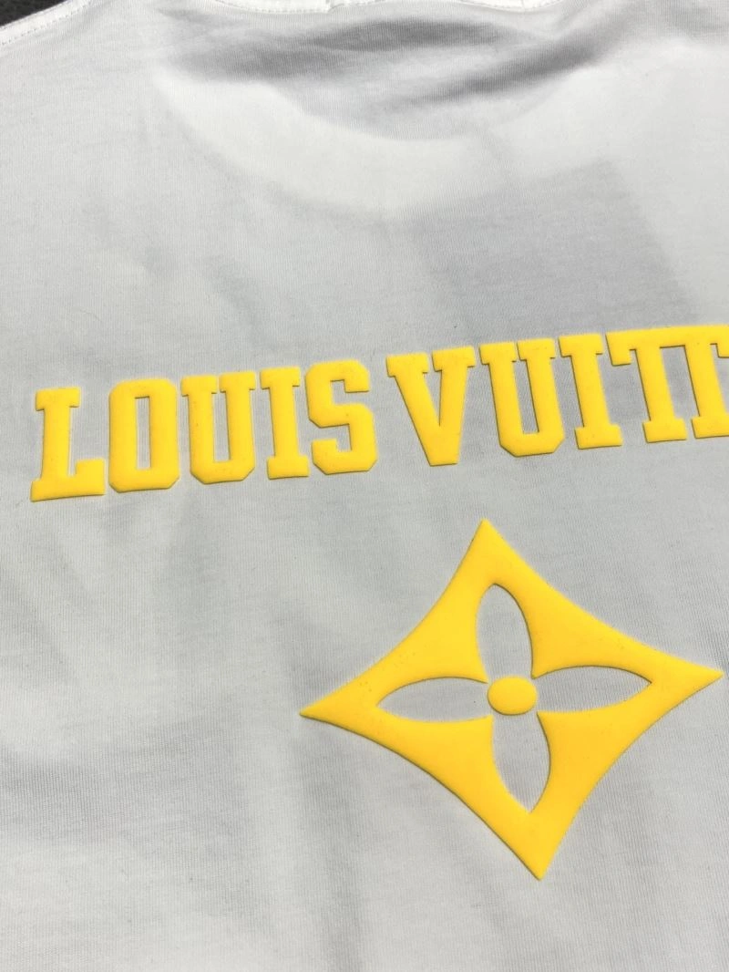 Sporty Louis Vuitton T-Shirts 135574
