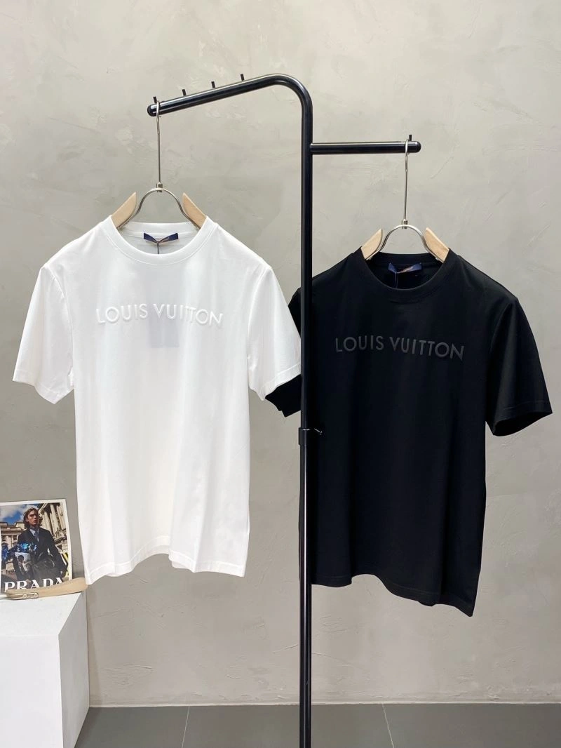 Sporty Louis Vuitton T-Shirts 135552