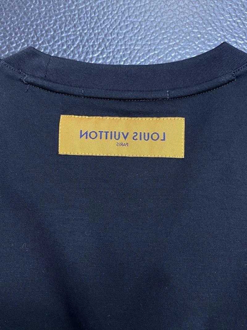 Sporty Louis Vuitton T-Shirts 135552
