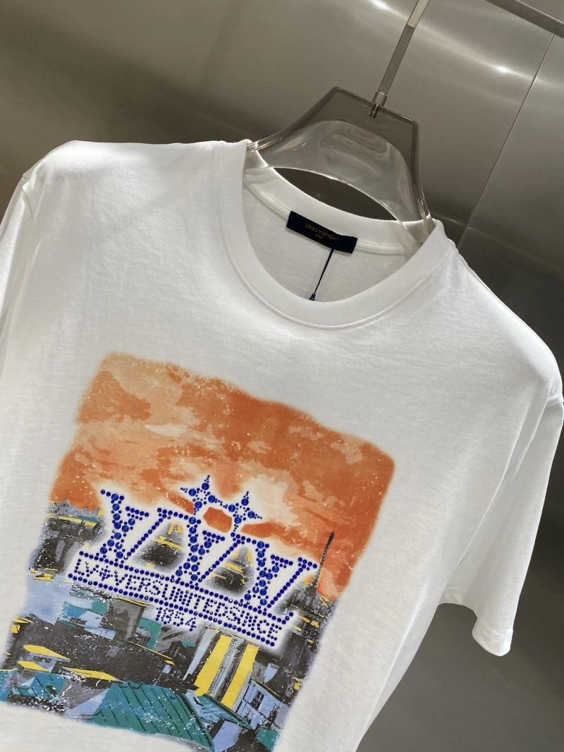 Functional Louis Vuitton T-Shirts 135521
