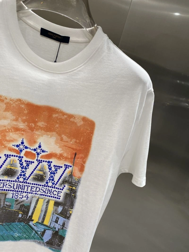 Functional Louis Vuitton T-Shirts 135521