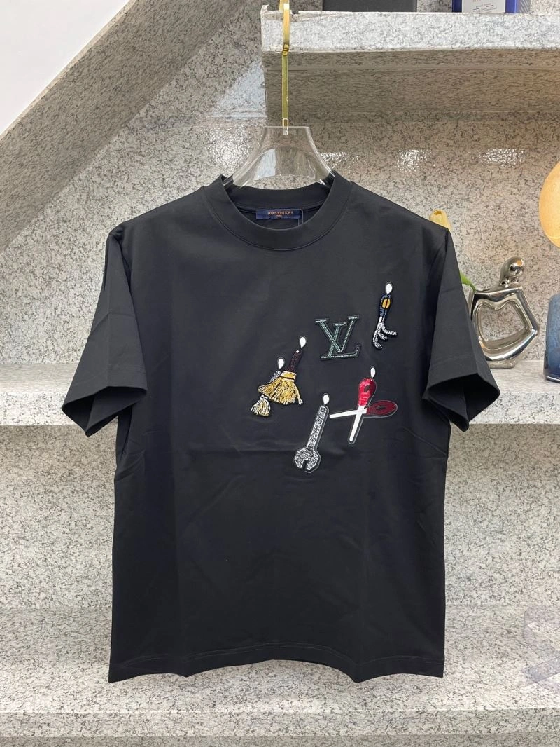 Louis Vuitton T-Shirts Resilient 135543