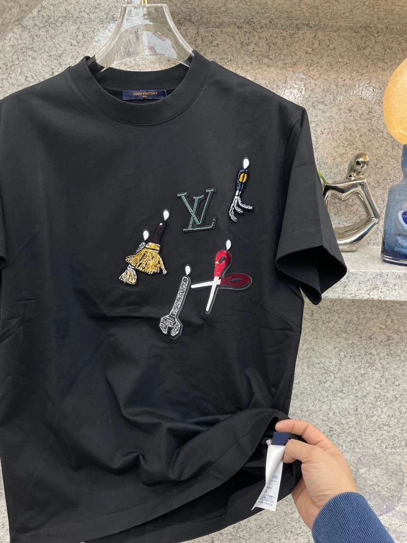 Louis Vuitton T-Shirts Resilient 135543