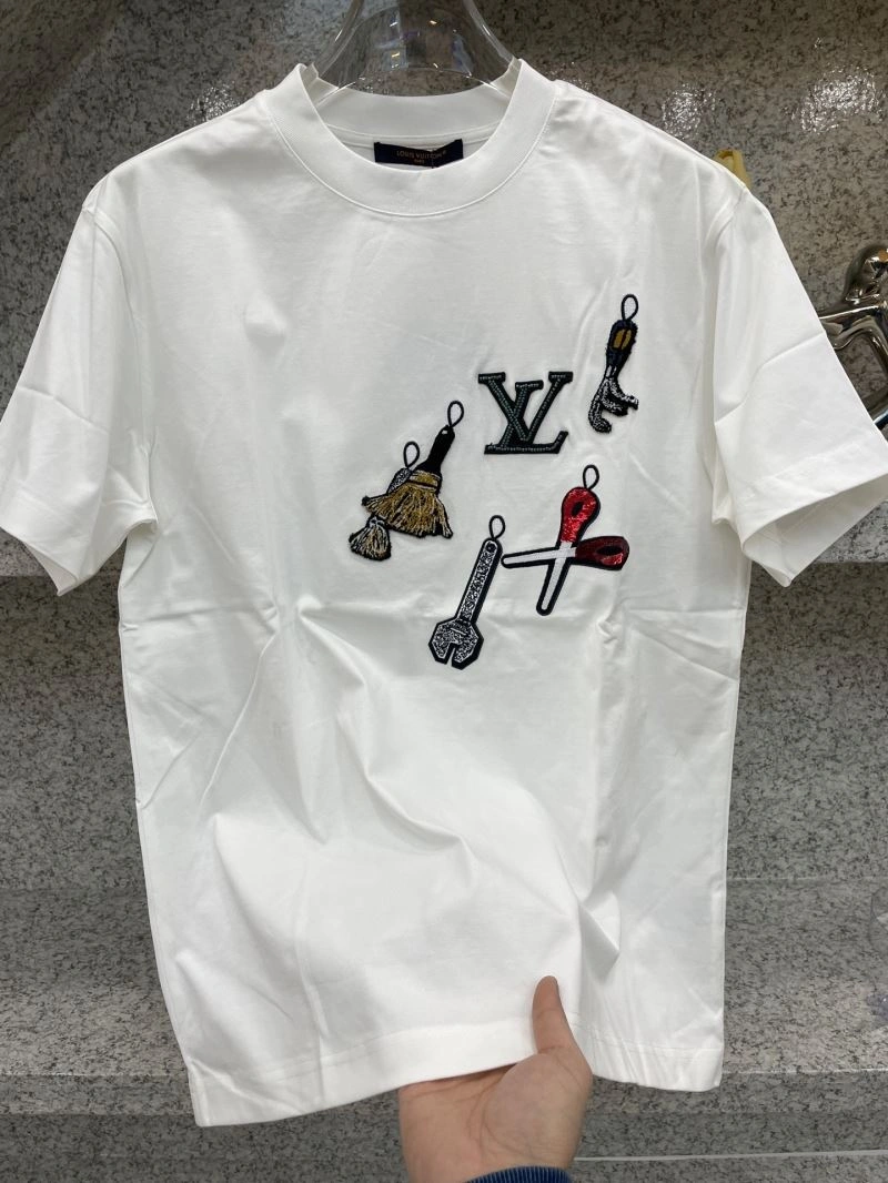Louis Vuitton T-Shirts Resilient 135543