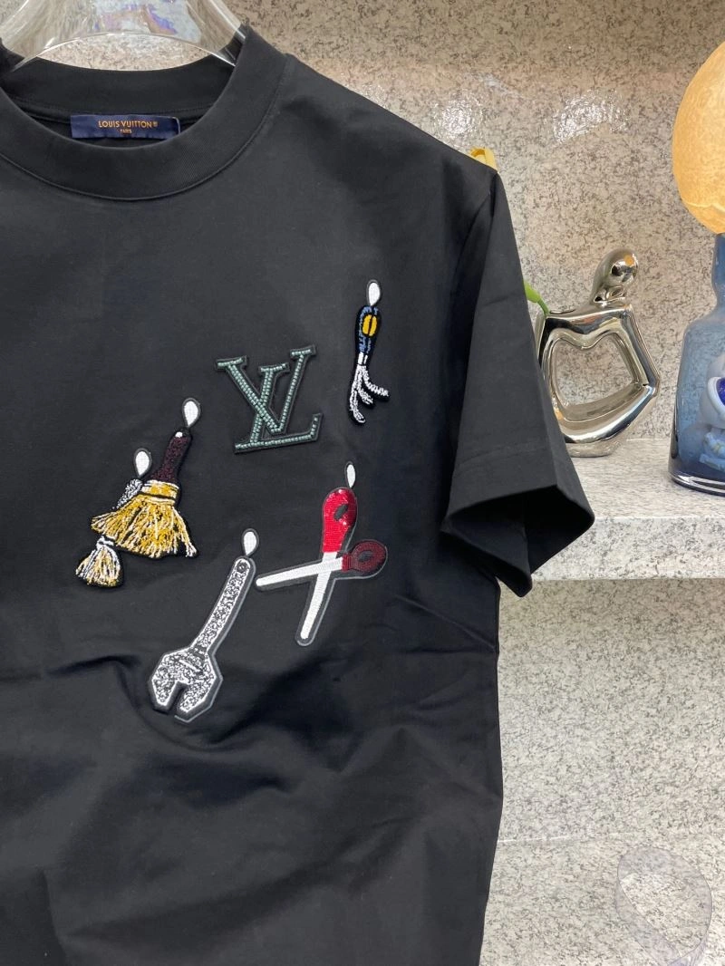 Louis Vuitton T-Shirts Resilient 135543