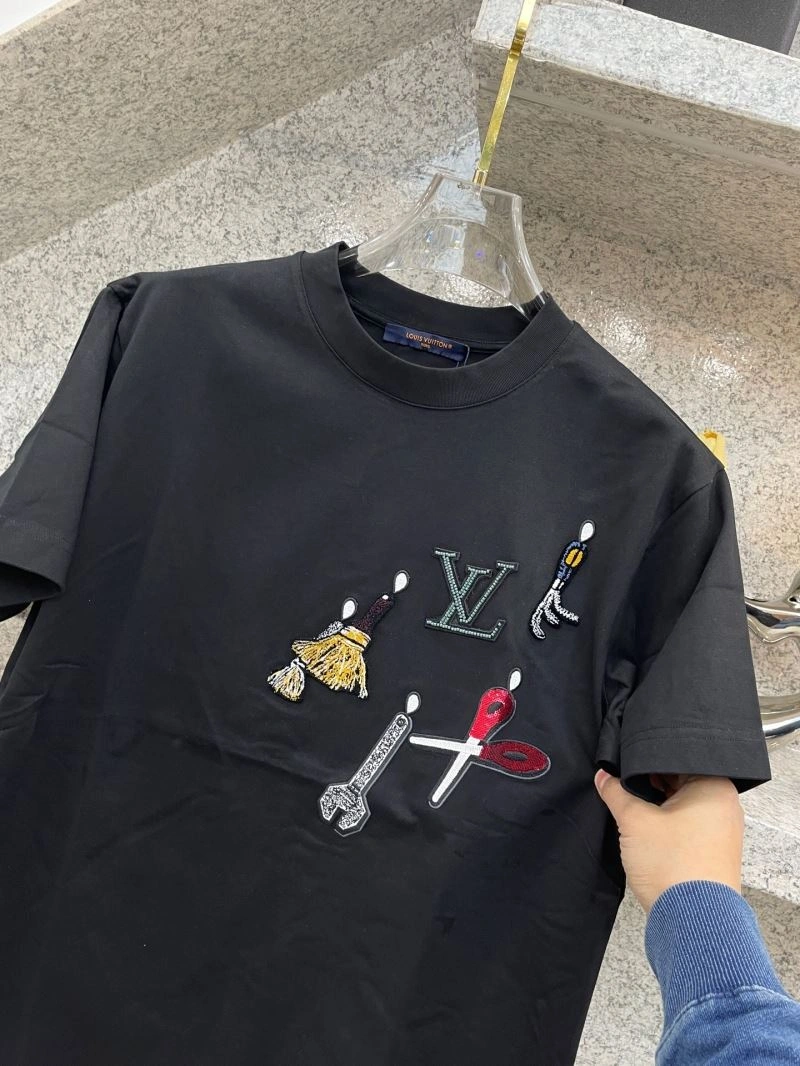 Louis Vuitton T-Shirts Resilient 135543
