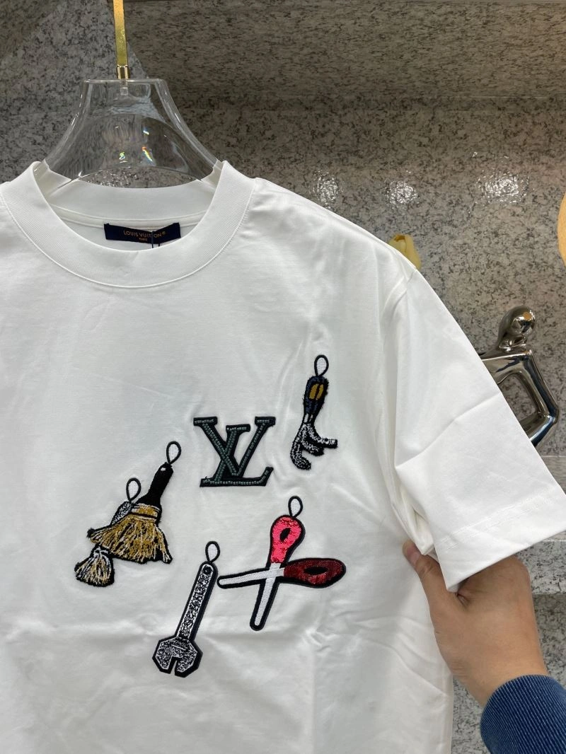 Louis Vuitton T-Shirts Resilient 135543