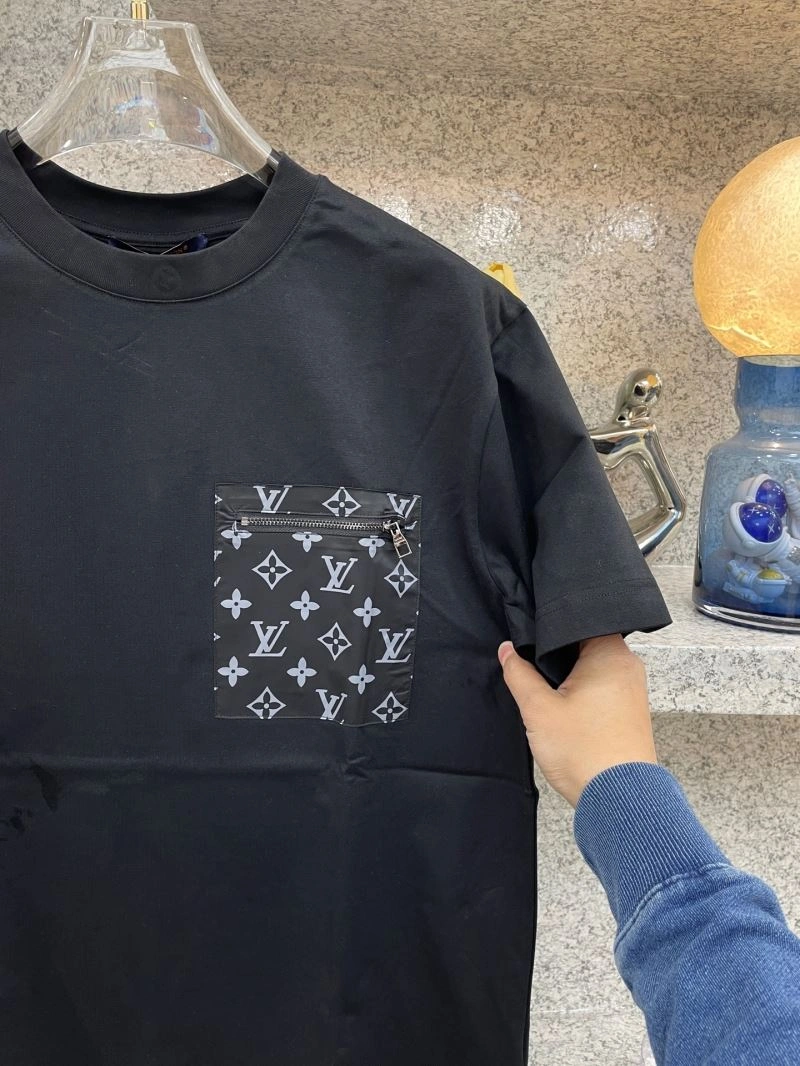 Refined Louis Vuitton T-Shirts 135540