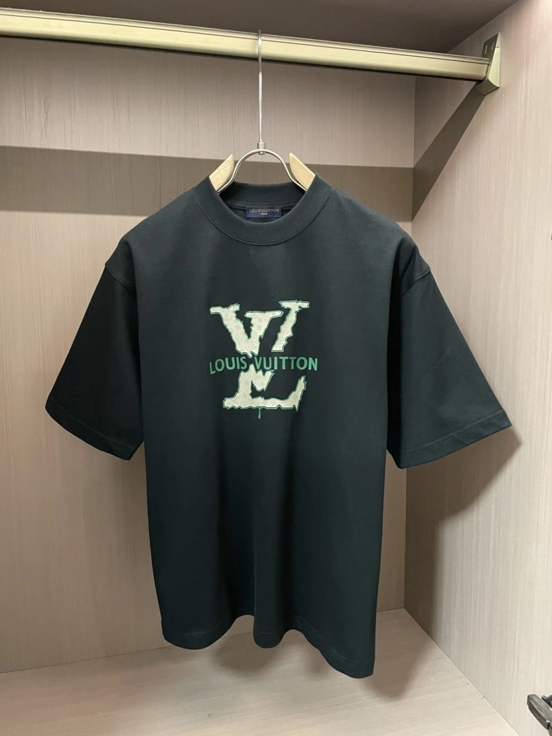Louis Vuitton T-Shirts UrbanChic 135534