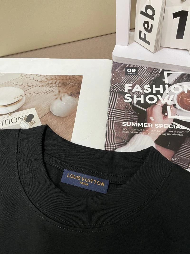 Louis Vuitton T-Shirts UrbanChic 135534