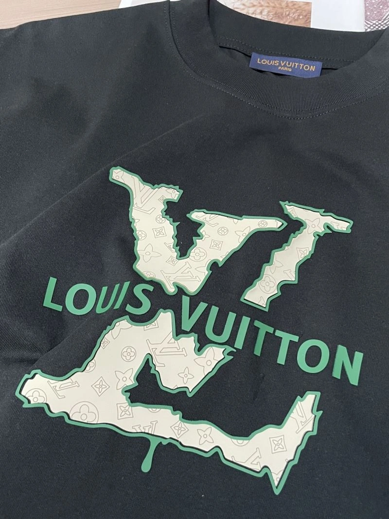Louis Vuitton T-Shirts UrbanChic 135534