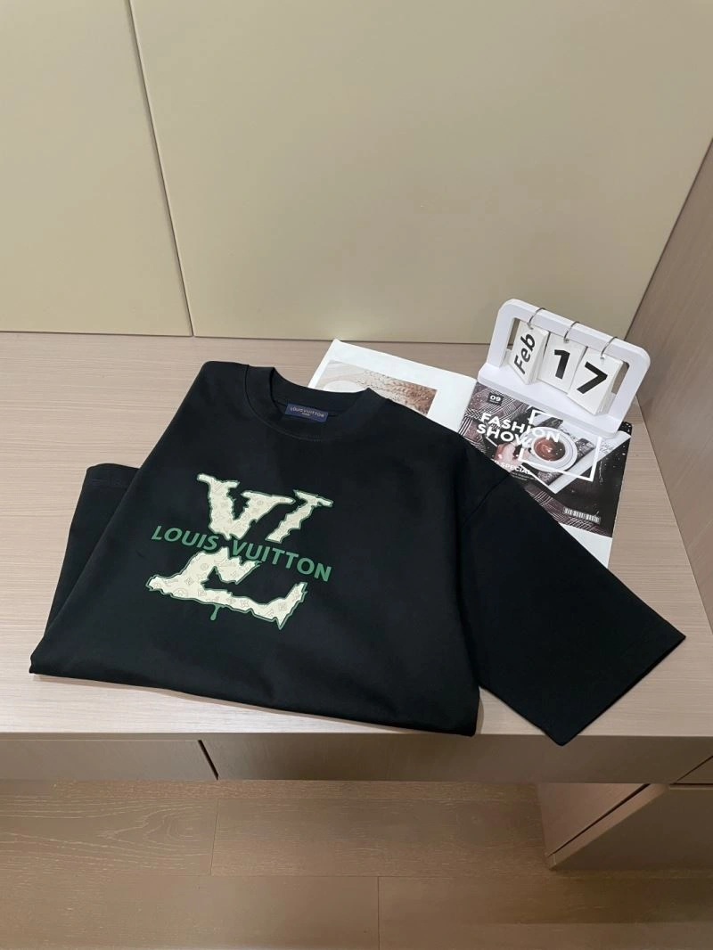 Louis Vuitton T-Shirts UrbanChic 135534