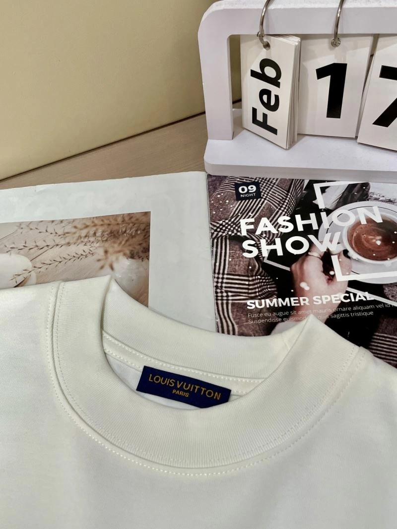 Louis Vuitton T-Shirts Neat 135507