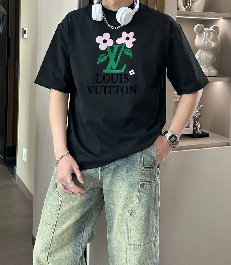 Bright Louis Vuitton T-Shirts 135506
