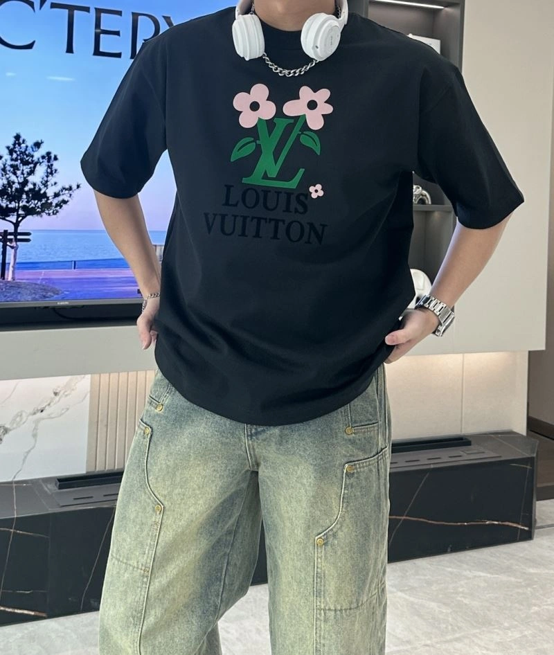 Bright Louis Vuitton T-Shirts 135506