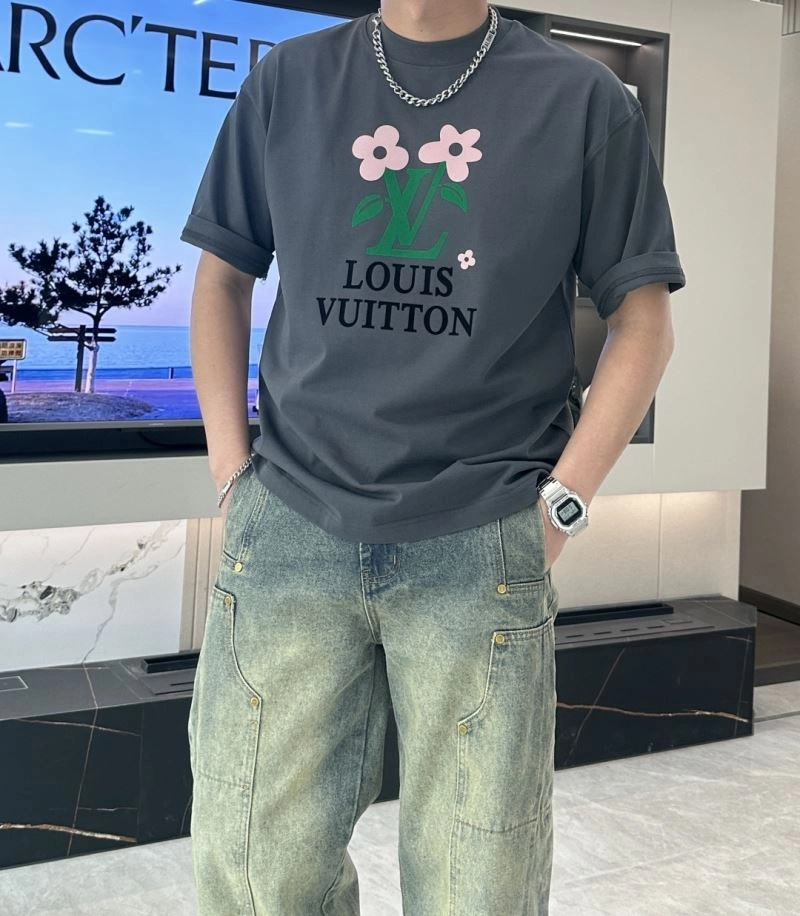 Louis Vuitton T-Shirts Sleek 135504