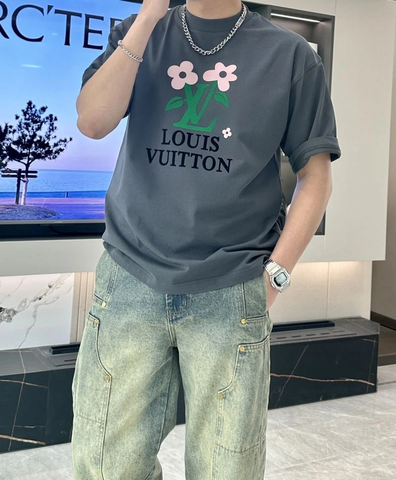 Louis Vuitton T-Shirts Sleek 135504