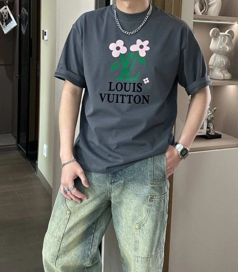 Louis Vuitton T-Shirts Sleek 135504