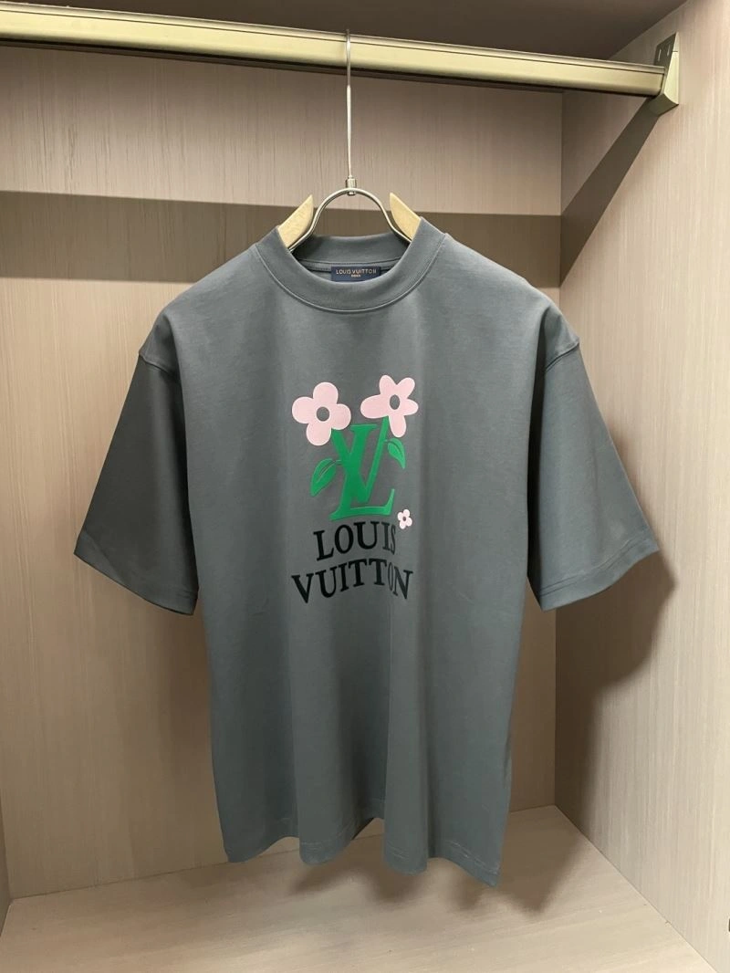 Louis Vuitton T-Shirts Sleek 135504