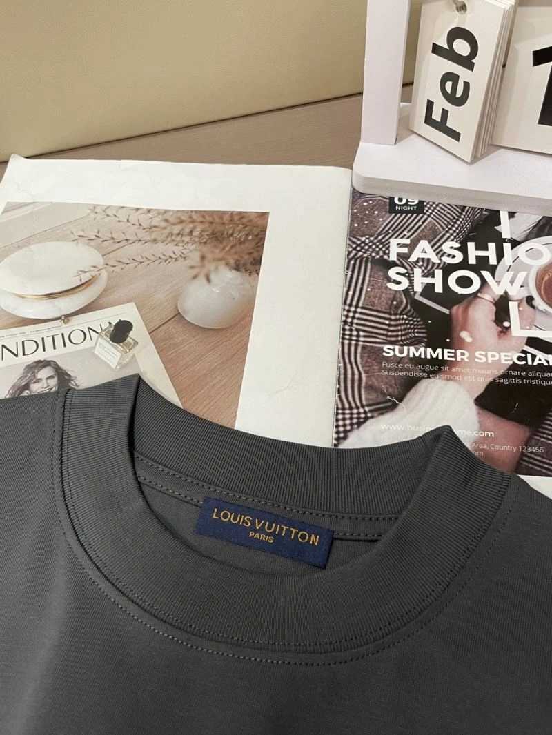 Louis Vuitton T-Shirts Sleek 135504