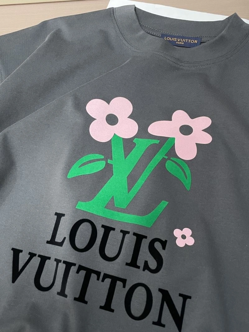 Louis Vuitton T-Shirts Sleek 135504