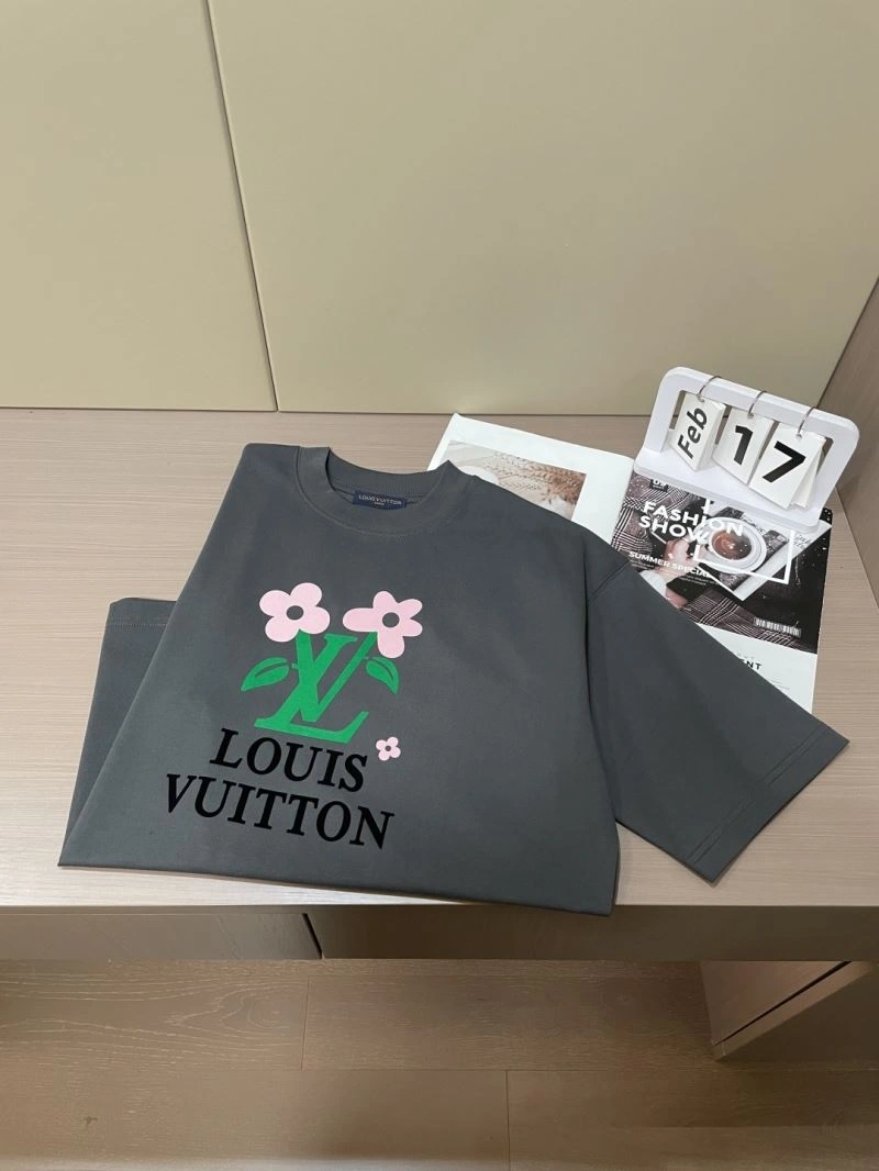 Louis Vuitton T-Shirts Sleek 135504