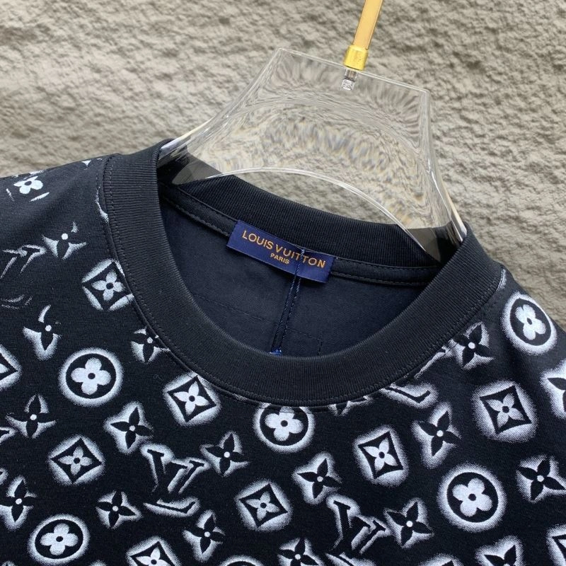 Louis Vuitton T-Shirts Sleek 135476