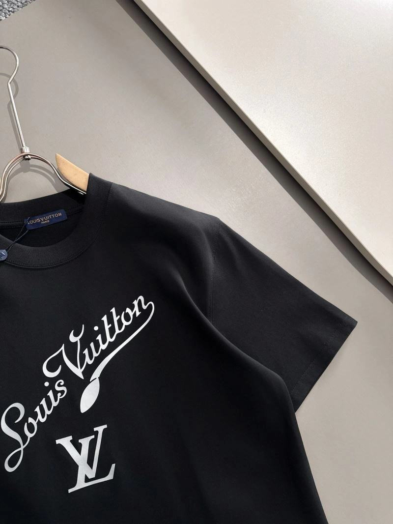 Vibrant Louis Vuitton T-Shirts 135494