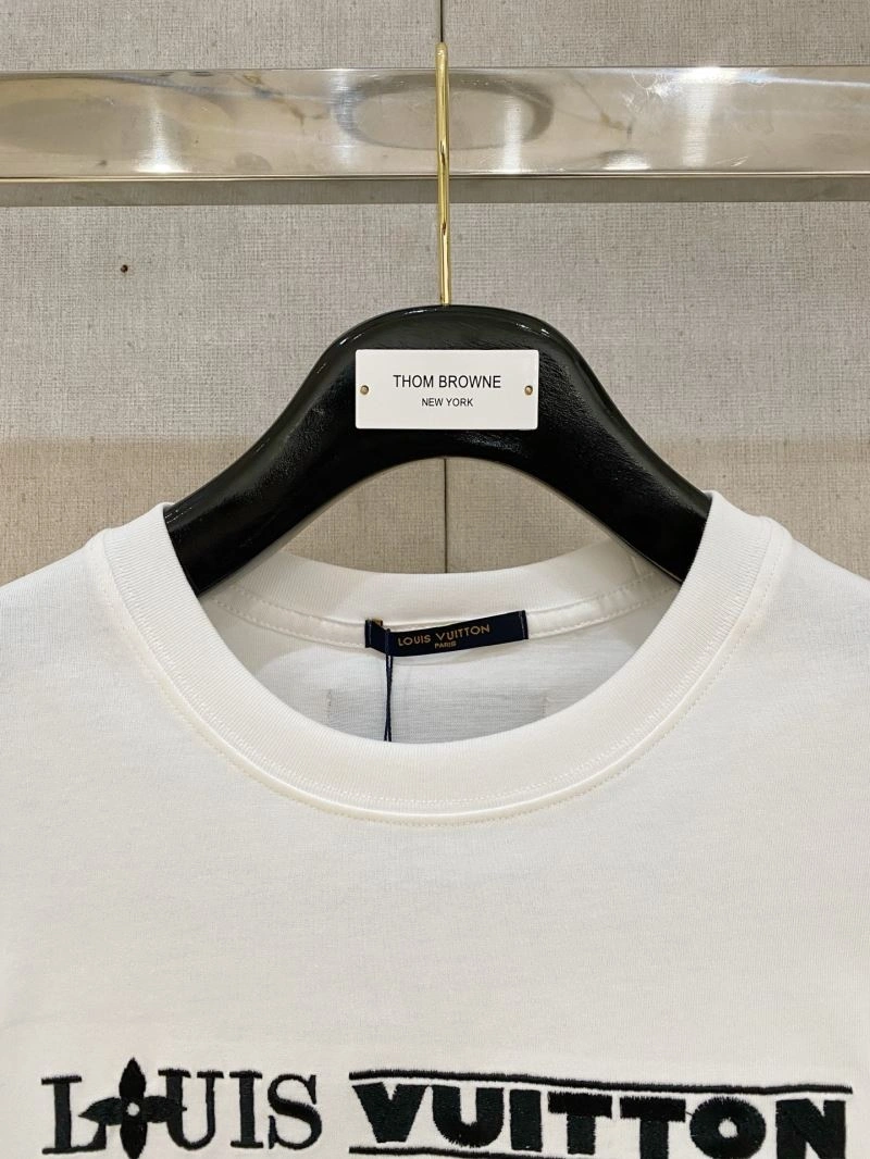 Lightweight Louis Vuitton T-Shirts 135479
