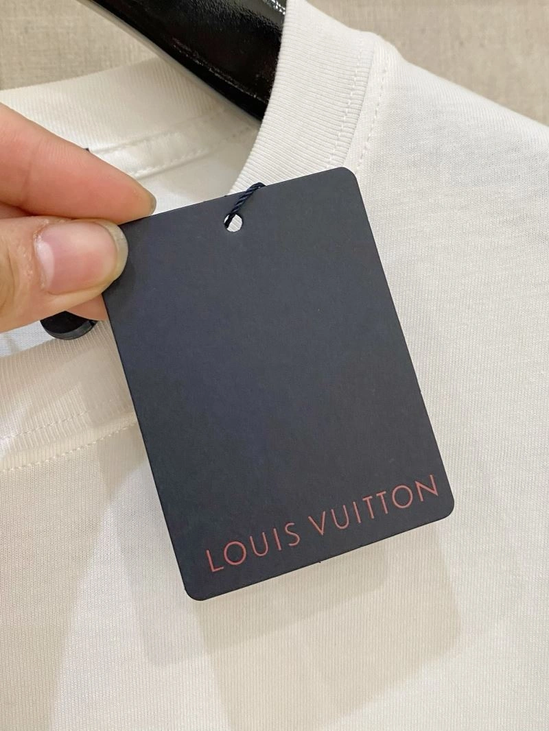 Lightweight Louis Vuitton T-Shirts 135479