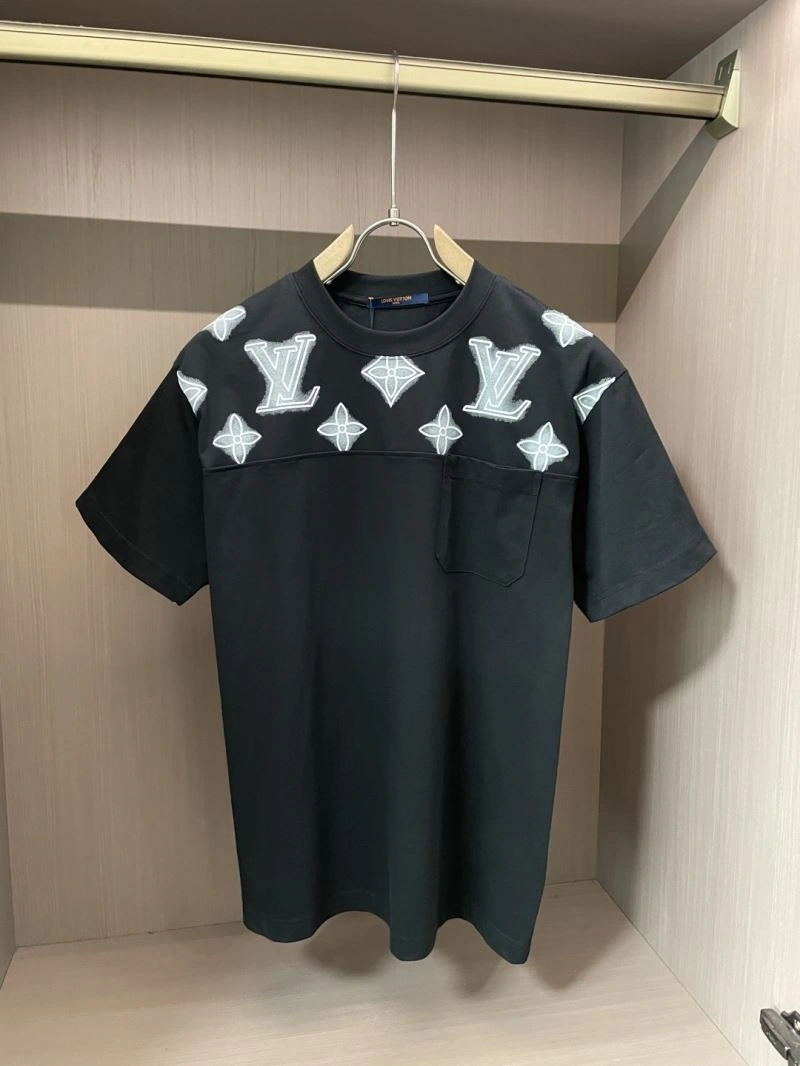 Vibrant Louis Vuitton T-Shirts 135495