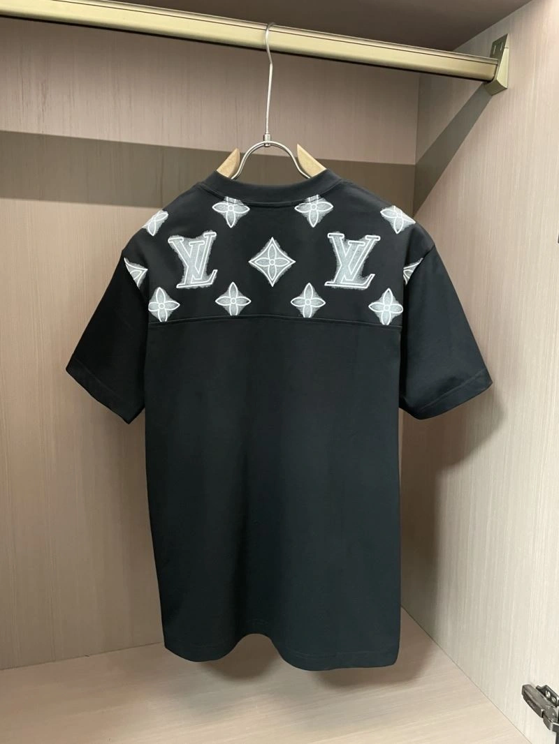 Vibrant Louis Vuitton T-Shirts 135495