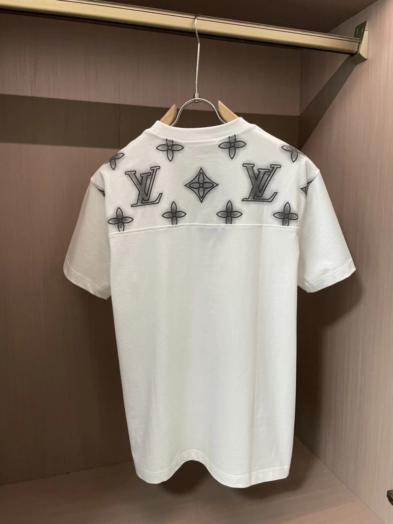 Vibrant Louis Vuitton T-Shirts 135495