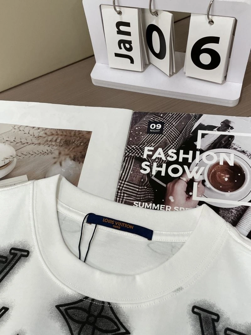 Vibrant Louis Vuitton T-Shirts 135495