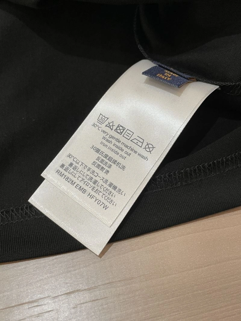 Louis Vuitton T-Shirts Sophisticated 135471