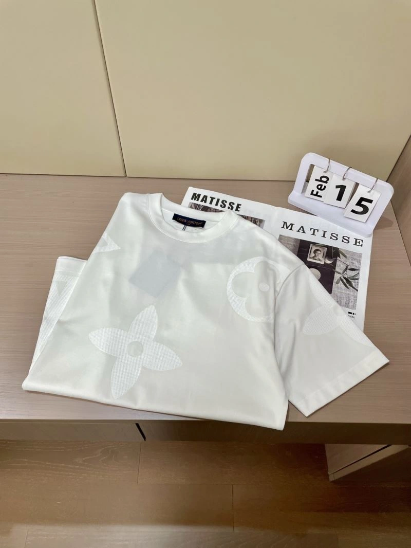 Lightweight Louis Vuitton T-Shirts 135472