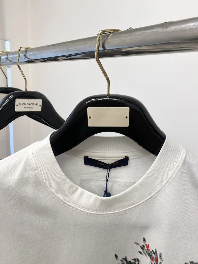 Bold Louis Vuitton T-Shirts 135486