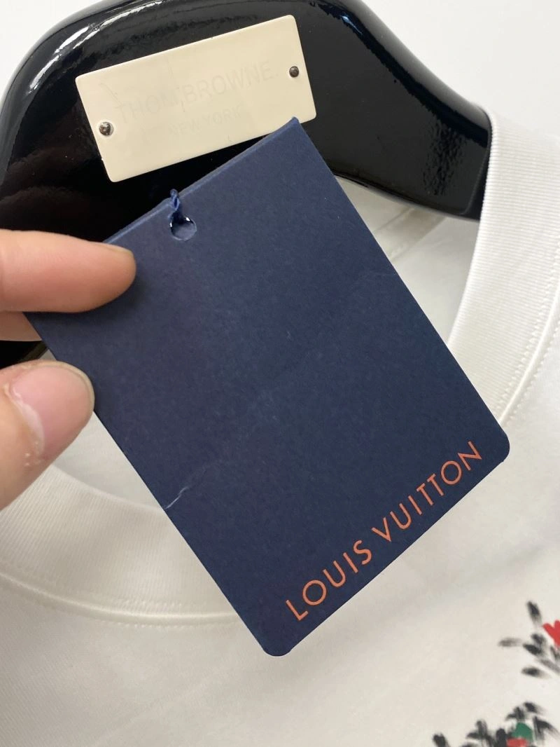 Bold Louis Vuitton T-Shirts 135486