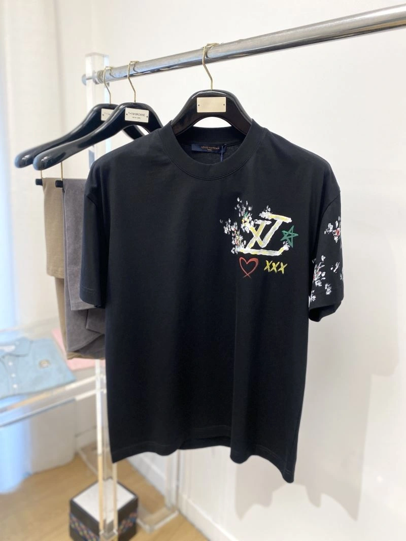 Stylish Louis Vuitton T-Shirts 135468