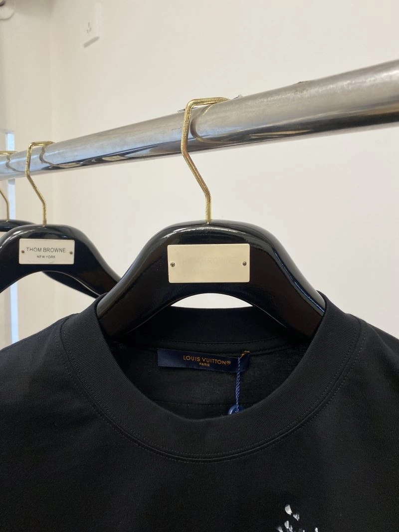Stylish Louis Vuitton T-Shirts 135468