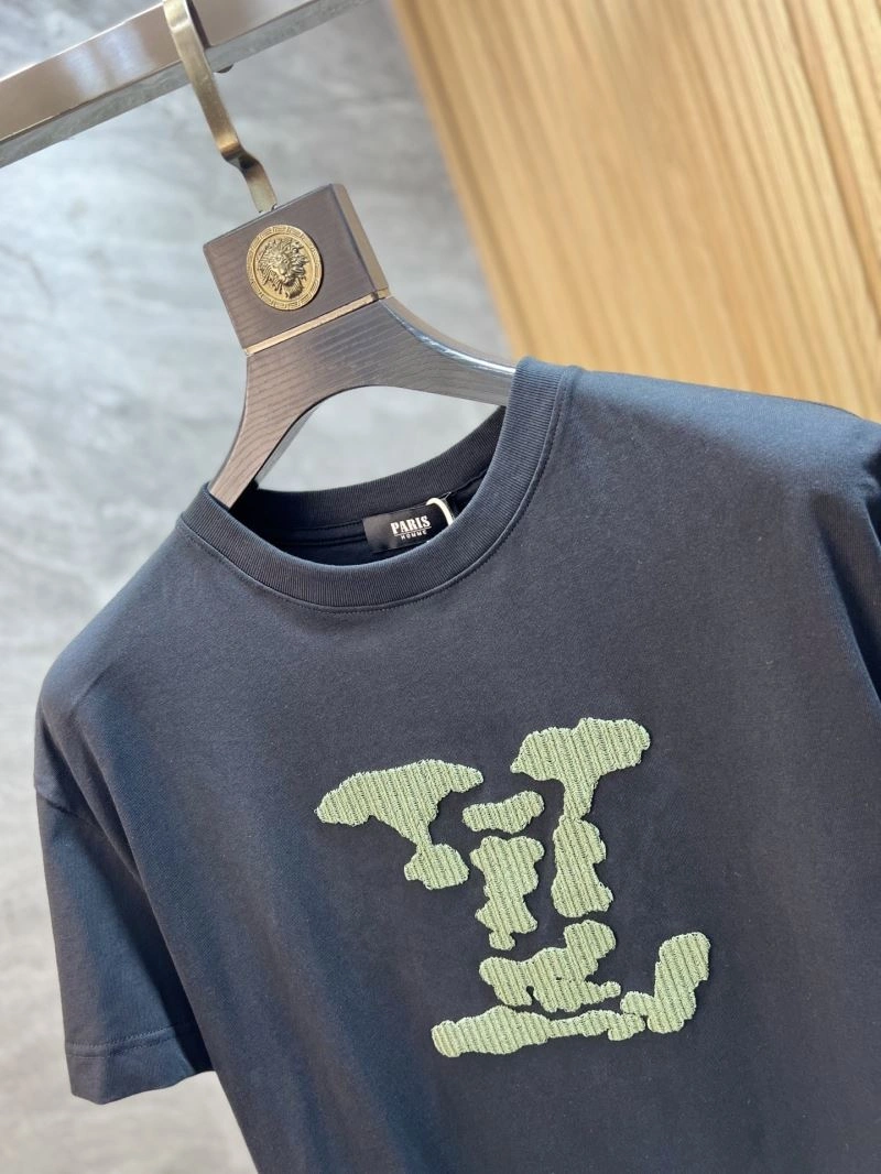 Louis Vuitton T-Shirts Snug 135439