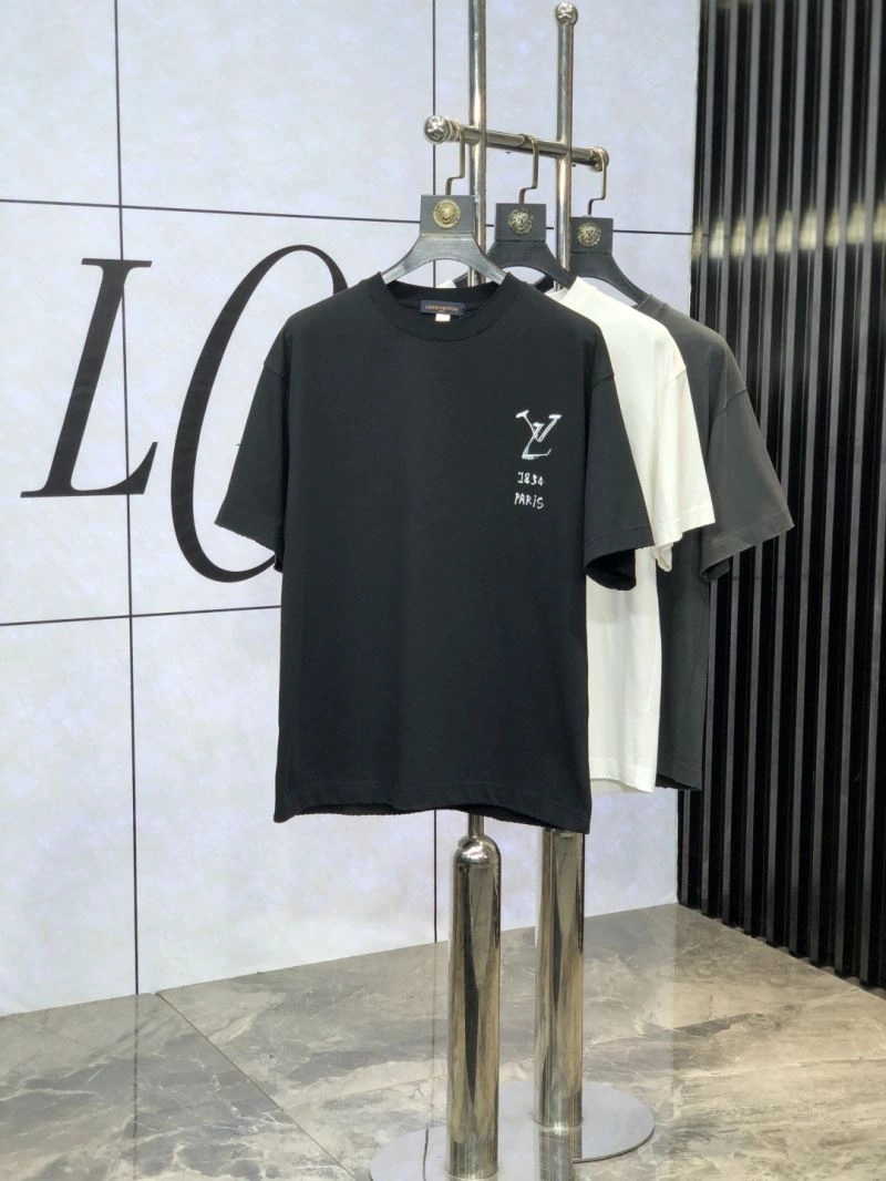 Stylish Louis Vuitton T-Shirts 135434