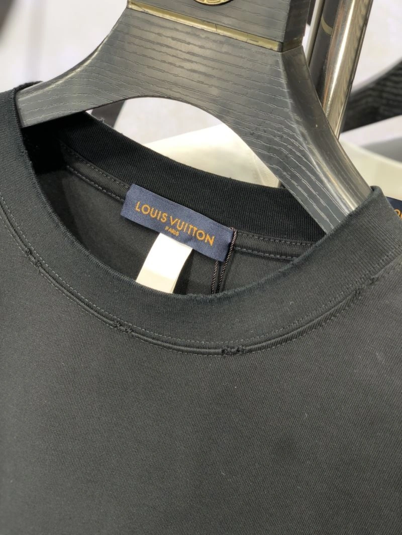 Stylish Louis Vuitton T-Shirts 135434