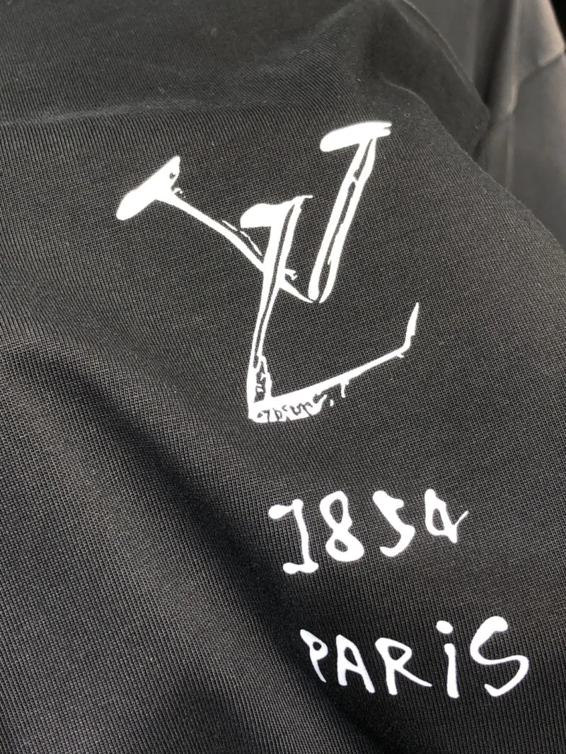 Stylish Louis Vuitton T-Shirts 135434