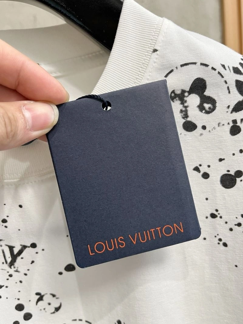 Minimalist Louis Vuitton T-Shirts 135449