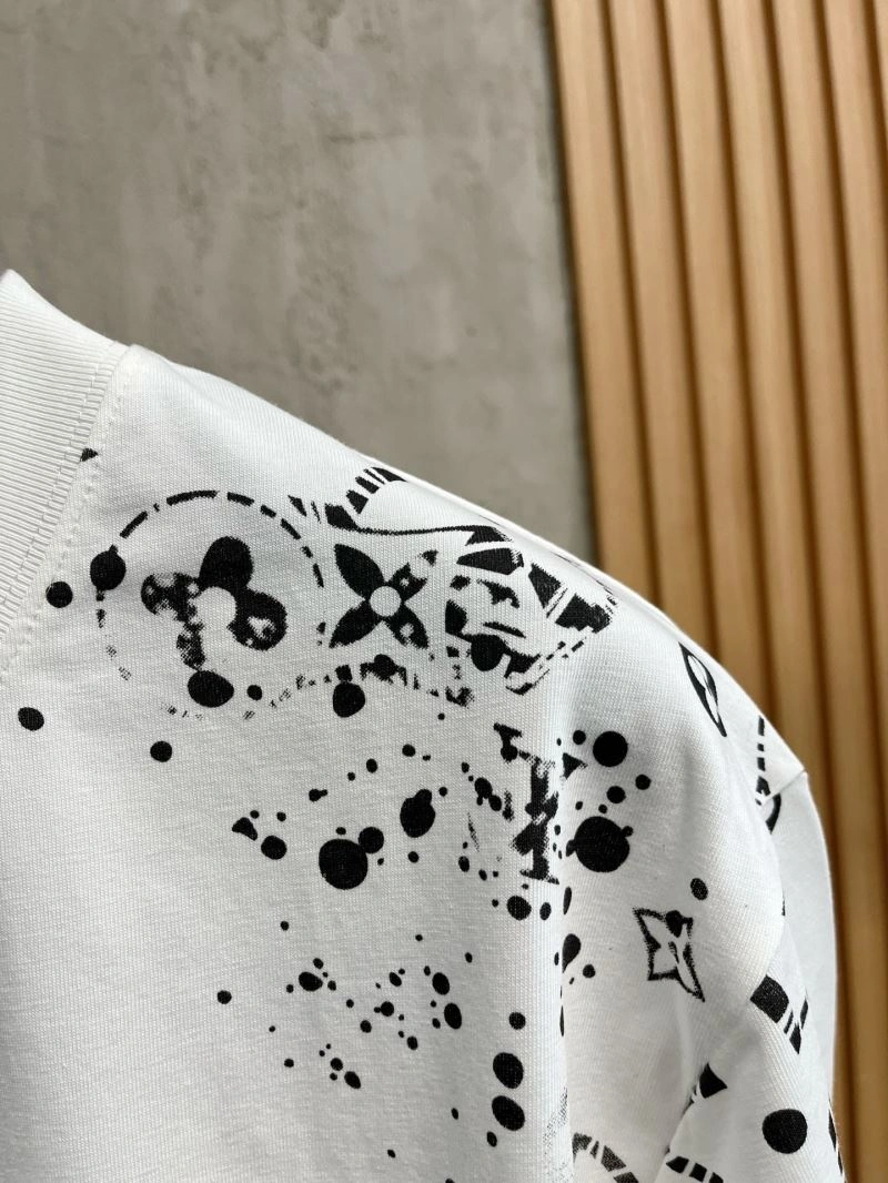 Minimalist Louis Vuitton T-Shirts 135449