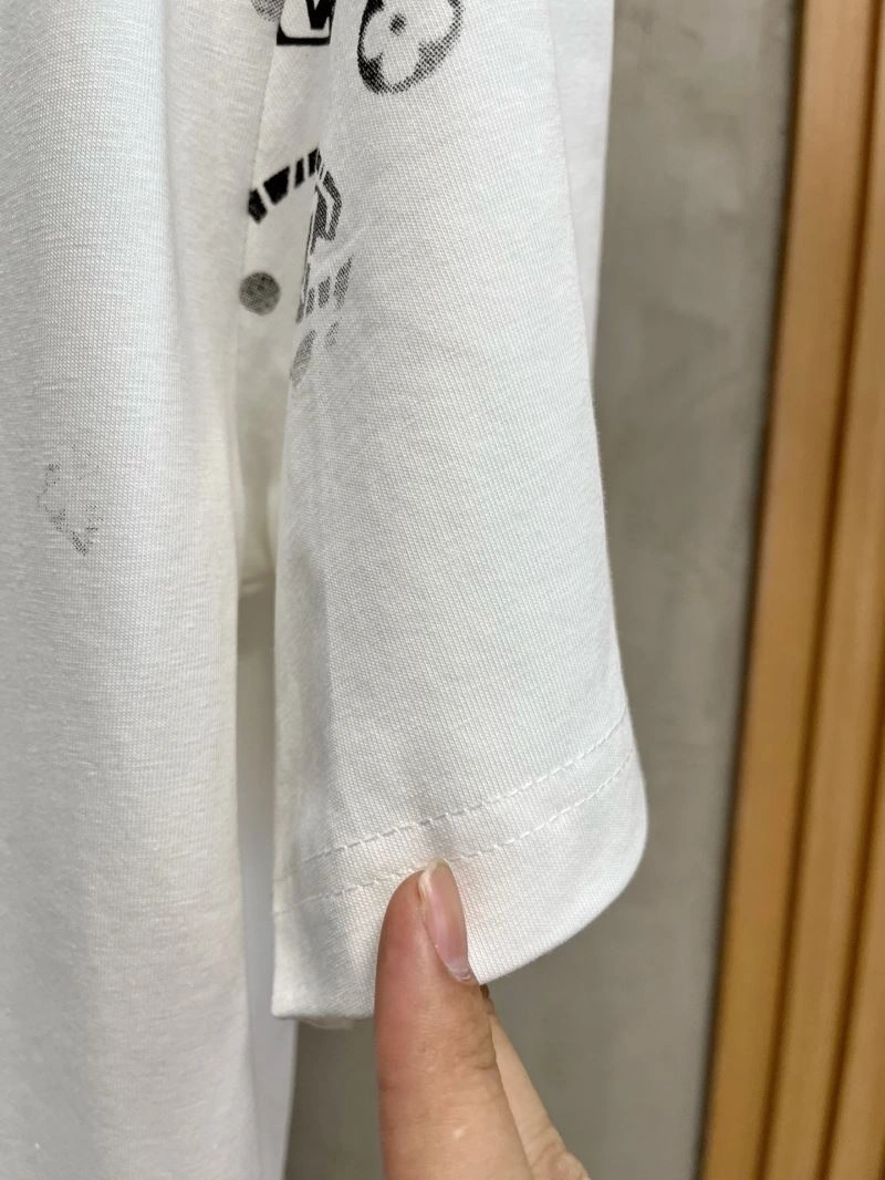 Minimalist Louis Vuitton T-Shirts 135449
