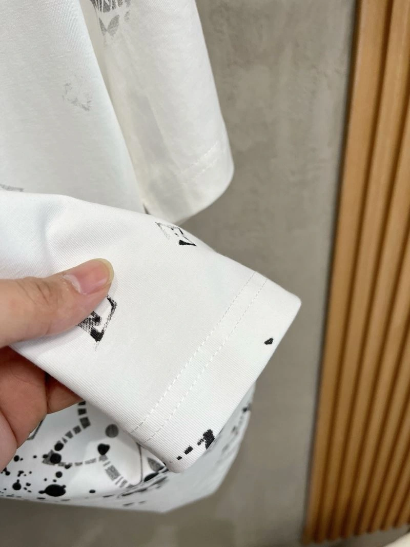 Minimalist Louis Vuitton T-Shirts 135449